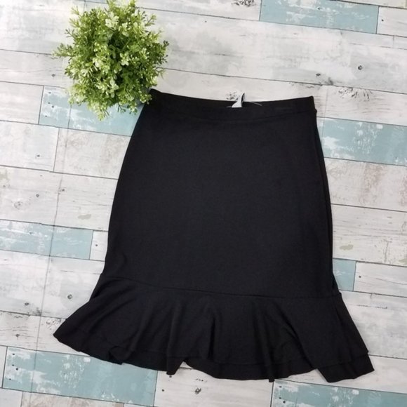 White House Black Market Dresses & Skirts - White House Black Market Basic Flounce Skirt XS